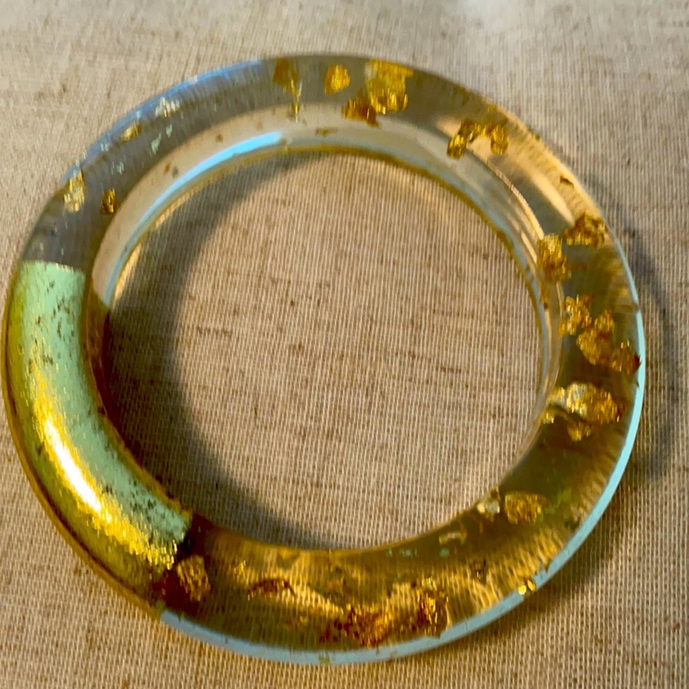 Lucite bracelet size large/med 3” diameter NWOT